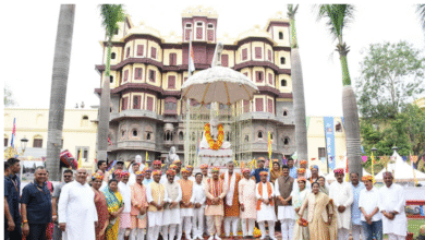 Photo of कैबिनेट की बैठक शुरू, पटिए पर बैठे सीएम, देवी अहिल्या की प्रतिमा रखी सामने