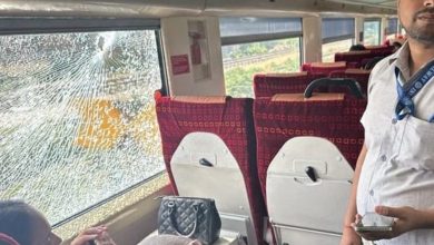 Photo of लखनऊ: चारबाग आउटर स्टेशन पर वंदे भारत पर हुआ पथराव