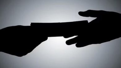 Photo of  लक्सर में विजिलेंस की कार्रवाई, चकबंदी लेखपाल 20 हजार रुपये रिश्वत लेते रंगेहाथ गिरफ्तार