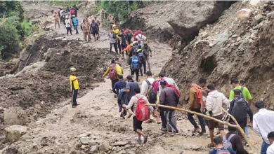 Photo of उत्तराखंड: तीन दिन बाद भी नहीं खुला यमुनोत्री हाईवे, सैकड़ों श्रद्धालु फंसे