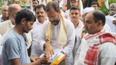 Photo of “वोट चोरी” को लेकर आंदोलि‍त कांग्रे‍स‍ियों ने वाराणसी में चलाया प्रतिरोध हस्ताक्षर अभियान