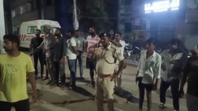 Photo of दुकानदार से कहासुनी के बाद फायरिंग, दो युवक घायल, इलाके में तनाव
