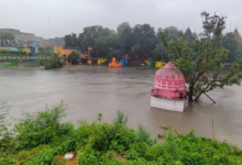 Photo of इंदौर की बस्तियां डूबी, तालाब ओवरफ्लो, सड़कों पर नदियों जैसा मंजर