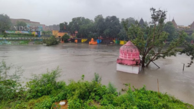 Photo of इंदौर की बस्तियां डूबी, तालाब ओवरफ्लो, सड़कों पर नदियों जैसा मंजर