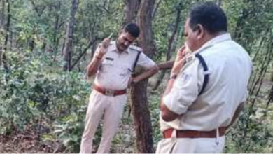 Photo of बैंक पैसा जमा करने निकले युवक की हत्या, जंगल में अधजला शव मिला
