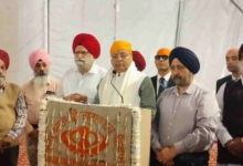 Photo of देहरादून में गुरु नानक देव प्रकाश पर्व पर गुरुद्वारे पहुंचे सीएम धामी