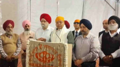 Photo of देहरादून में गुरु नानक देव प्रकाश पर्व पर गुरुद्वारे पहुंचे सीएम धामी