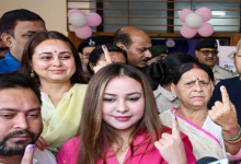 Photo of मतदान के पहले चरण में नेताओं का उत्साह चरम पर, दिग्गजों ने डाला वोट