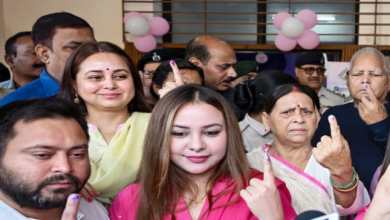 Photo of मतदान के पहले चरण में नेताओं का उत्साह चरम पर, दिग्गजों ने डाला वोट