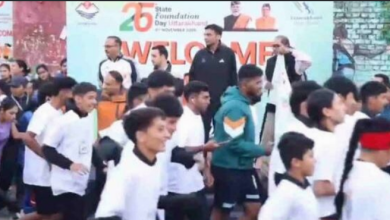 Photo of देहरादून मैराथन में पहुंचे 700 प्रतिभागी, डीएम ने हरी झंडी दिखाकर किया रवाना