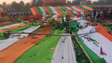 Photo of मधुबनी में पवन सिंह की सभा रद्द होने पर फूटा समर्थकों का गुस्सा