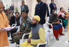 Photo of जनता दर्शन में सीएम योगी ने सुनीं लोगों की समस्याएं