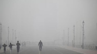 Photo of  दिल्ली की हवा फिर हुई जहरीली, ठंड और कम हवा ने बढ़ाया प्रदूषण, AQI 400 के पार