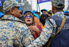 Photo of ‘बॉर्डर खोल दो, हमें बचा लो…’; बांग्लादेश में फंसे हिंदुओं की भारत से गुहार