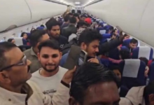 Photo of खराब मौसम बना मुसीबत, दरभंगा में नहीं हुई लैंडिंग, फ्लाइट डायवर्ट होने पर यात्रियों ने किया हंगामा