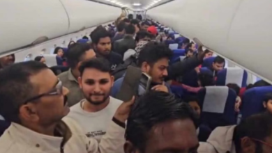 Photo of खराब मौसम बना मुसीबत, दरभंगा में नहीं हुई लैंडिंग, फ्लाइट डायवर्ट होने पर यात्रियों ने किया हंगामा