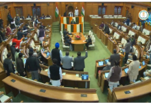 Photo of आवारा कुत्तों की गिनती के मुद्दे पर सदन में हंगामा, BJP ने केजरीवाल से की माफी की मांग