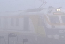 Photo of मुजफ्फरपुर: कोहरे ने रोकी रफ्तार, 30 मीटर विजिबिलिटी, वाहनों की चाल सुस्त और ट्रेनें रहीं रेंगती