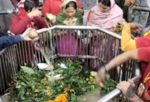 Photo of नव वर्ष 2026 की सुबह बाबा गरीब नाथ धाम में उमड़ा आस्था का महासागर, ‘हर हर महादेव’ से गूंजा मुजफ्फरपुर