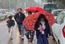 Photo of बूंदाबांदी से बदला दिल्ली-NCR का मौसम, 10 डिग्री तक गिरा पारा