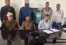 Photo of  रेलवे स्टेशन पर वन्यजीव तस्करी का खुलासा, दुर्लभ रेड सैंड बोआ के साथ दो तस्कर गिरफ्तार