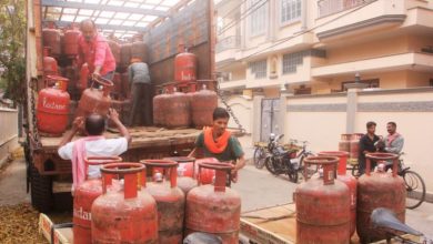 Photo of एलपीजी संकट के बीच दिल्ली में धधकने लगी सियासत की आग