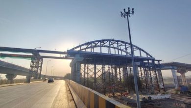 Photo of इंदौर के डबलडेकर ब्रिज की 800 टन वजनी बो-स्टिंग को दूसरे सिरे से जोड़ने का काम शुरू
