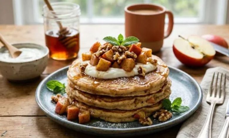 Photo of नाश्ते में खाने के लिए कुछ हेल्दी ढूंढ रहे हैं? मिनटों में तैयार करें एप्पल योगर्ट पैनकेक