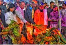 Photo of यूपी: सोमवार देर रात जलाई गई होली, कुछ जगहों पर आज भी दहन