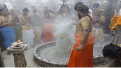 Photo of महाकाल मंदिर में होली की धूम, भस्म आरती में लगाया हर्बल गुलाल