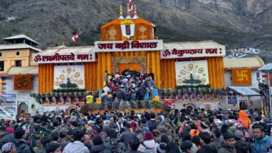 Photo of बदरीनाथ मंदिर के कपाट खुले, सीएम धामी ने की पूजा
