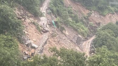 Photo of बारिश के बाद यमुनोत्री हाईवे पर मलबा पत्थर आने से रास्ता बंद