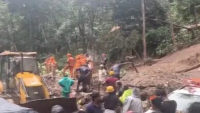 Photo of केरलम में मूसलाधार बारिश से भारी तबाही, भूस्खलन से तीन लोगों की मौत
